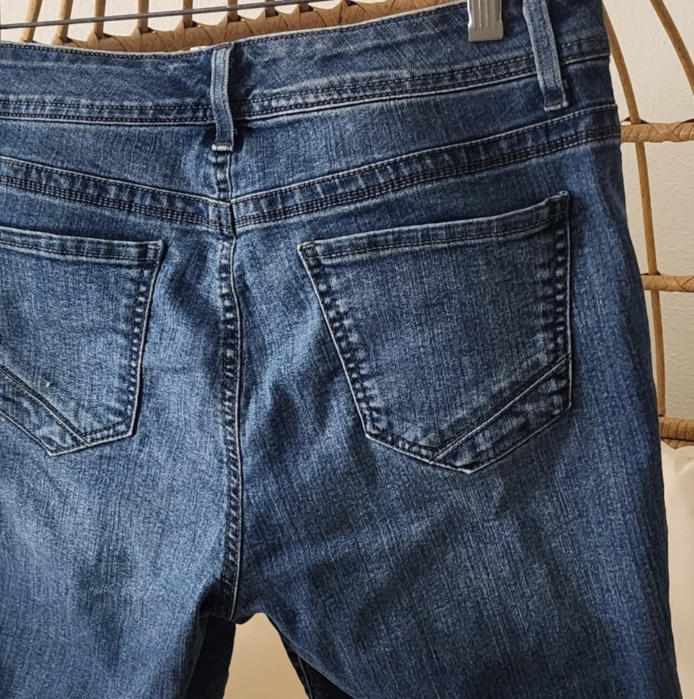 Nine West Women's Blue Jean Shorts Zip Close 5 Pocket Style Sz 12